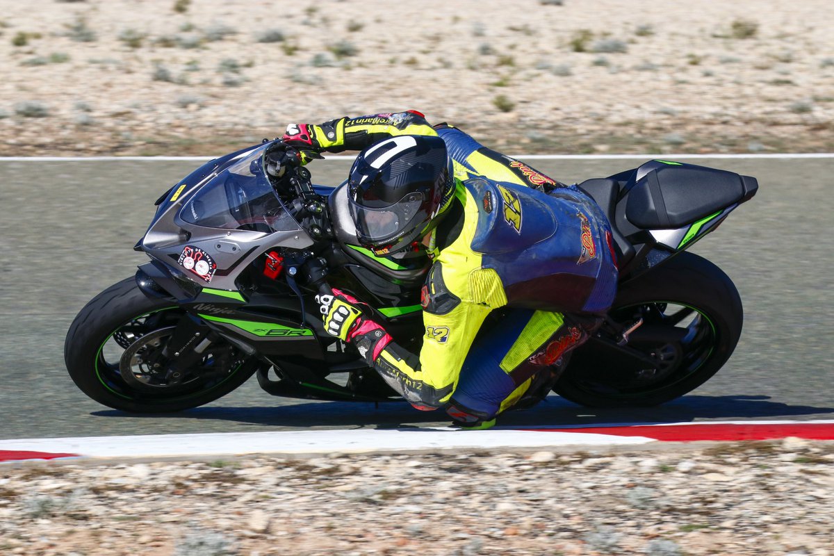 auremarin12's tweet photo. Kawasaki zx6r 2024
.
.
.
#kawasaki #zx6r #zx6r2024 #circuitodealmeria https://t.co/vSSBWwRUoz