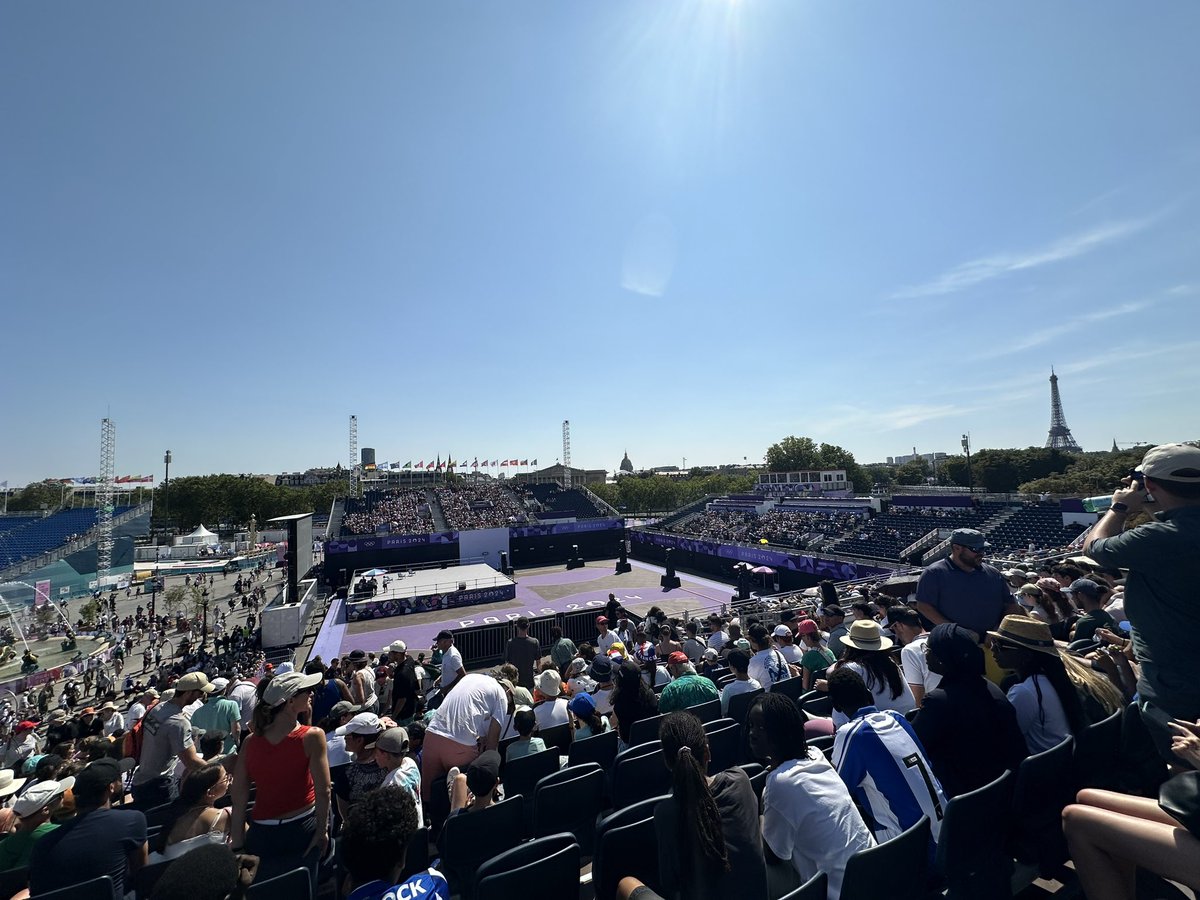 BillSilverlight's tweet photo. 2ème journée aux #JO2024, au Parc Urbain de La Concorde ! Show de break, de ballon, de BMX flat, et on regarde le skateboard depuis le stade à quelques mètres.
Première expérience des JO pour mon fils, c’est une super idée pour étendre l’expérience, plutôt que juste les épreuves. https://t.co/IAnmM1SGnf