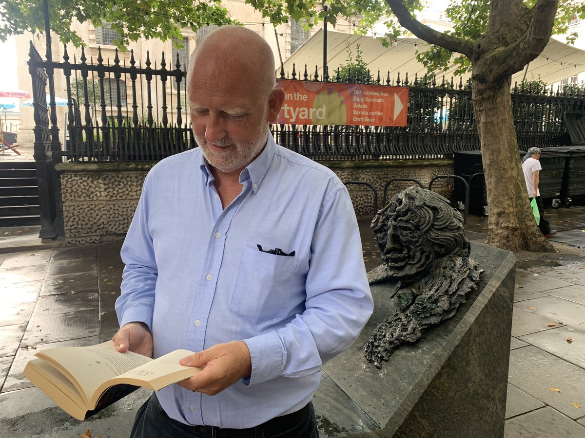 SandwichJunior's tweet photo. Mr Dyson reading ‘Somewhere to do with a famous writer’ at the Oscar Wilde statue: A Conversation with Oscar Wilde #SJSSummerReadingChallenge https://t.co/shdLEUynek