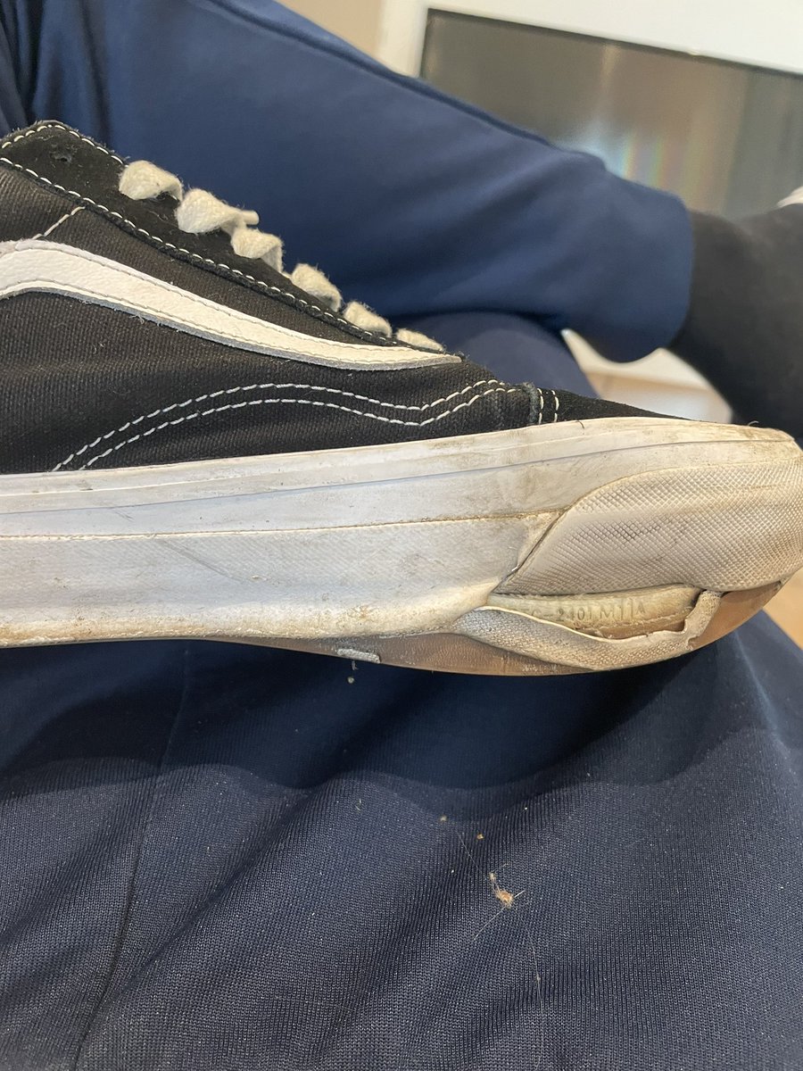 fb11117's tweet photo. Hi @VANS_Europe - bought these from
Size back in April 24. I’ve worn them max 10 times. I’m 35 and have been wearing your shoes for 20 yrs.The sole is literally coming apart from the shoe and is more ‘chunkier’. Please go back to the original design! I love your trainers! 🙏🏽🙏🏽🙏🏽 https://t.co/10doUtMowE
