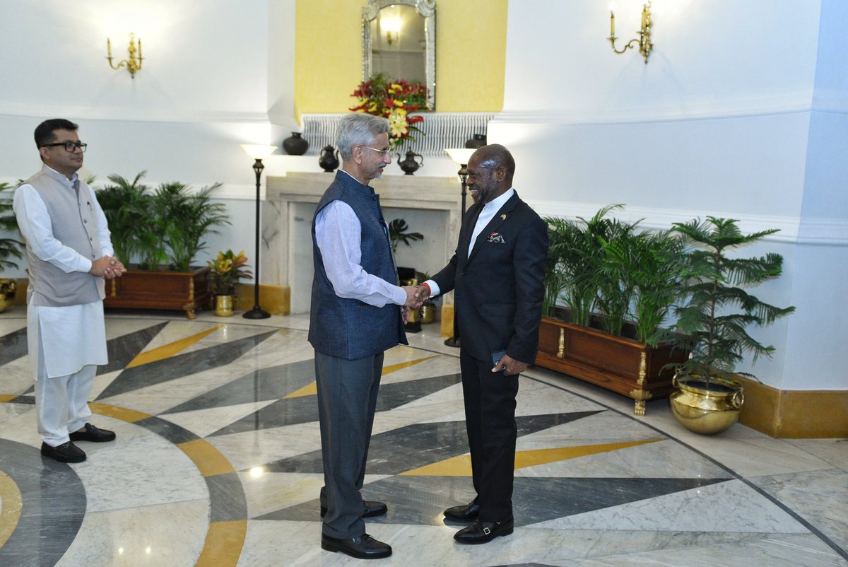 DrSJaishankar's tweet photo. Delighted to host FM Denzil Douglas of St. Kitts and Nevis today in Delhi. 

Discussed expanding our partnership to digital, health, food security and capacity development. And exchanged views on our convergences as Global South in the multilateral arena. 

Also signed a MoU to further intensify our bilateral political consultations.

🇮🇳 🇰🇳