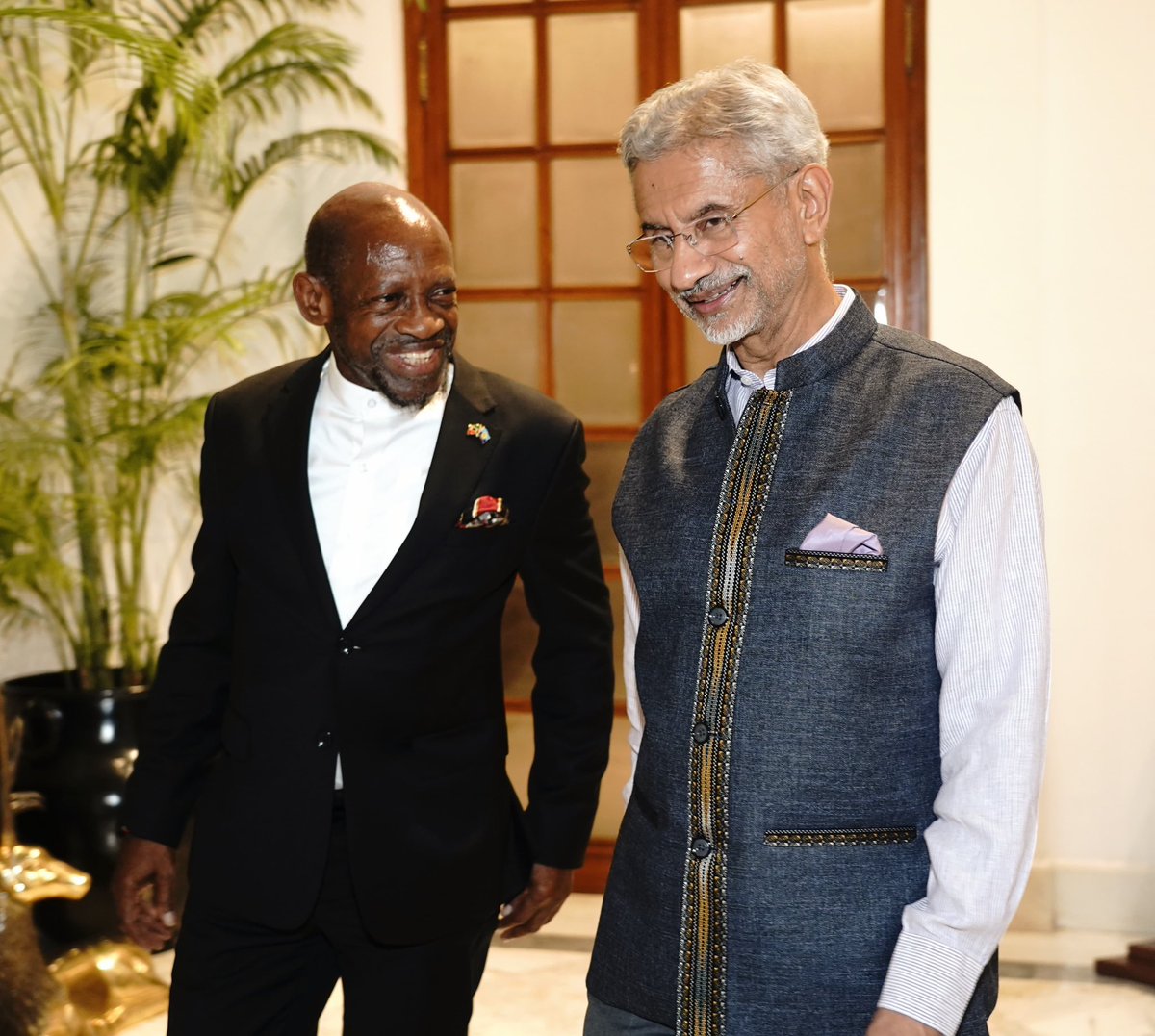 DrSJaishankar's tweet photo. Delighted to host FM Denzil Douglas of St. Kitts and Nevis today in Delhi. 

Discussed expanding our partnership to digital, health, food security and capacity development. And exchanged views on our convergences as Global South in the multilateral arena. 

Also signed a MoU to further intensify our bilateral political consultations.

🇮🇳 🇰🇳