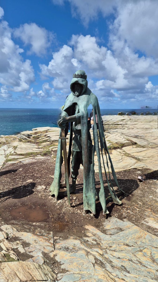 King Aurthur's 8 foot Bronze Statue at Tintagel Castle, such a wonderful place 😍