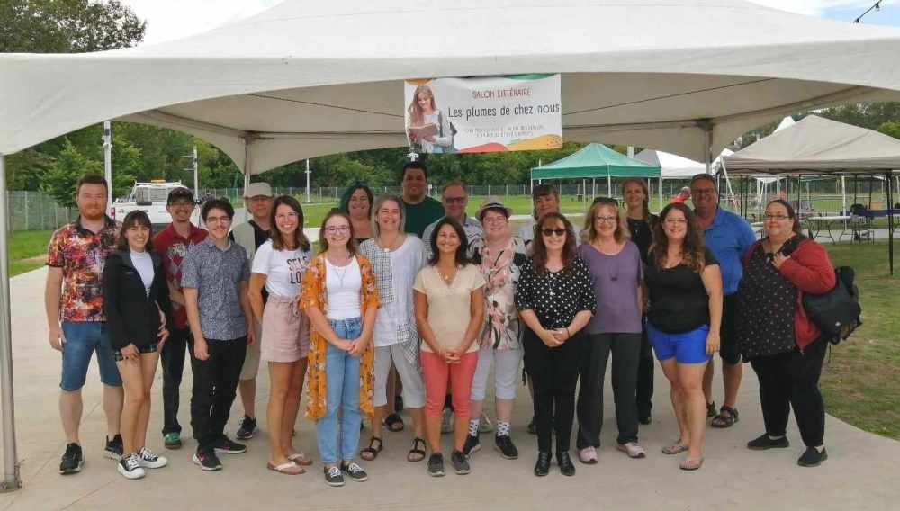 Une trentaine d'auteurs pour le salon littéraire Plumes de chez nous leclaireurprogres.ca/culture/une-tr…