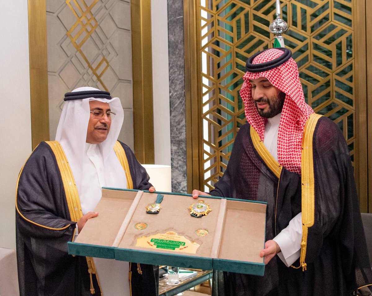 HRHMBNSALMAAN's tweet photo. سمو سيدي #ولي_العهد يستقبل في جدة، رئيس البرلمان العربي، الذي قدم وسام القائد لسموه تقديراً وعرفاناً من الشعب العربي لمواقفه الرائدة في الدفاع عن القضايا العربية، وتعزيز العمل العربي المشترك. https://t.co/8FjQgnoaod