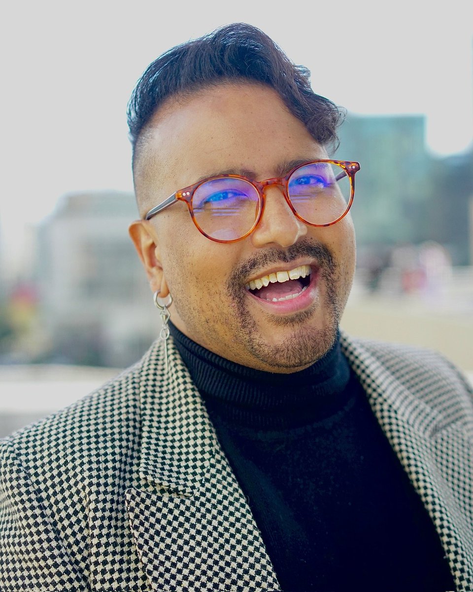 If I die young, bury me in satin,
Use this photo as my pamphlet pic