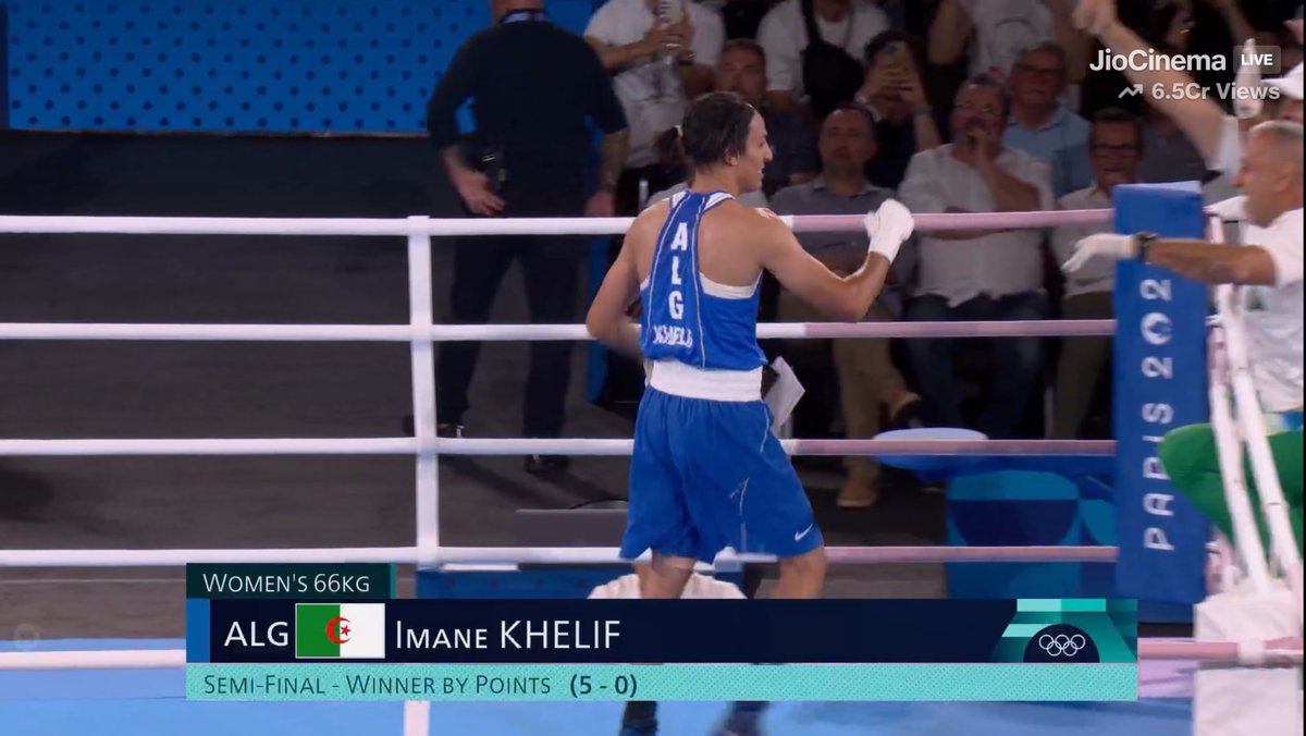 #Boxing  #Olympics 

What a day! Algeria’s Imane Khelif defeats Thailand’s Janjaem Suwannapheng by a comprehensive 5:0 unanimous decision to enter the finals!

Incredible support for her at the Phillipe-Chatrier Court.