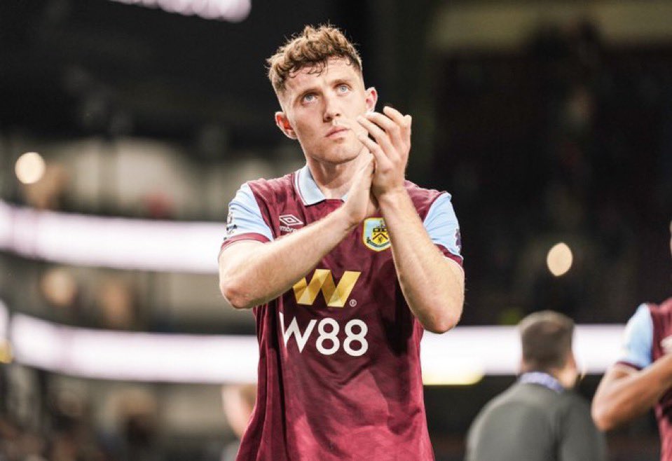 reptracker's tweet photo. Brentford have made a second bid for Dara O’Shea of £7 million and are confident of signing him!🇮🇪

After impressing last season in the PL, the bees want to link up O’Shea with international teammate Nathan Collins.

Collins X O’Shea in the PL would be brilliant!
(@GraemeBailey) https://t.co/wrv0vGgmjT