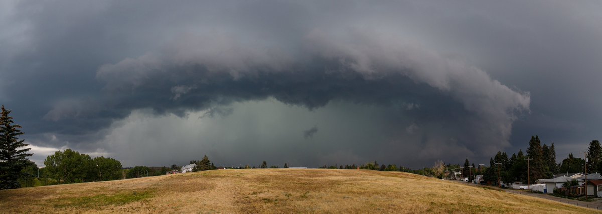 Yesterday I finished painting the wall in my workroom with the color "approaching storm", an in the very moment this monster approached with a huge hail. #abstorm