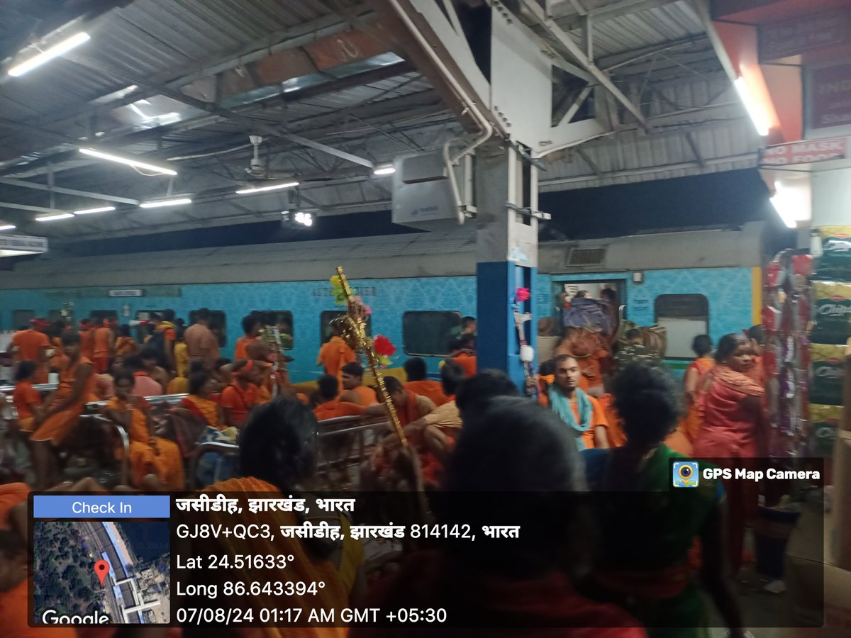 Bhaskar54065706's tweet photo. Down from the train . We are paying for premium service but getting the service like general coach. This is pathetic. @nishikant_dubey please run some special train to avoid such situation and drive special ticket check . Location ~jasidih junction https://t.co/M3I1EnuXi4