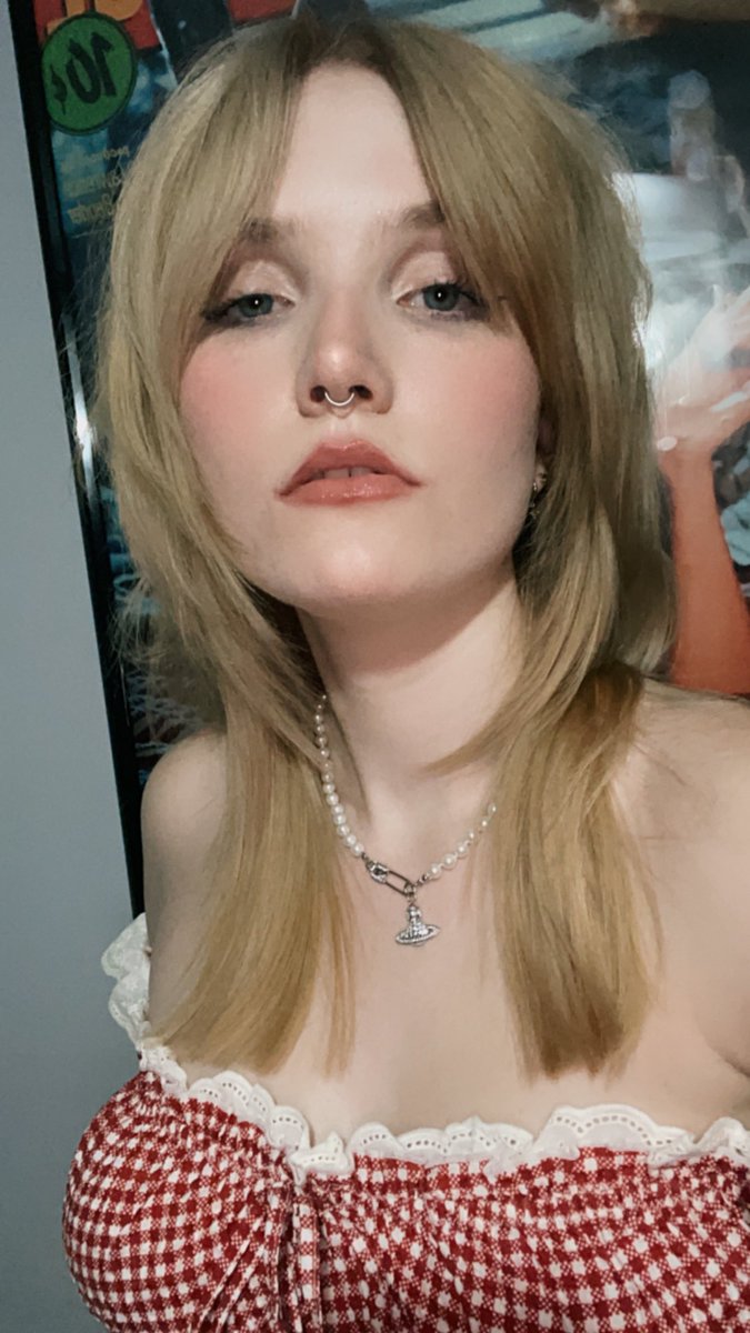 mxsyats's tweet photo. New hair has me feeling like a Barbie doll💖💞 https://t.co/wbhi1rOSdJ