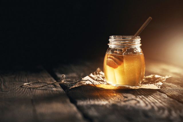 AliWhittier's tweet photo. Is honey really a good sugar substitute? Here's what you need to know. #WeAreBCBST https://t.co/PIdPOyYiR2 https://t.co/JUomkc2cYr