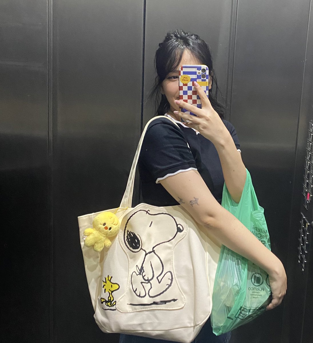 não mas o bbokie combina tanto com essa bolsa não aguento