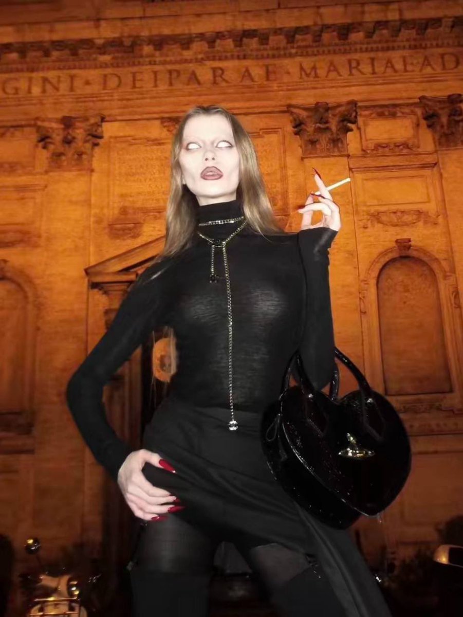 вышла за ужином. 💅