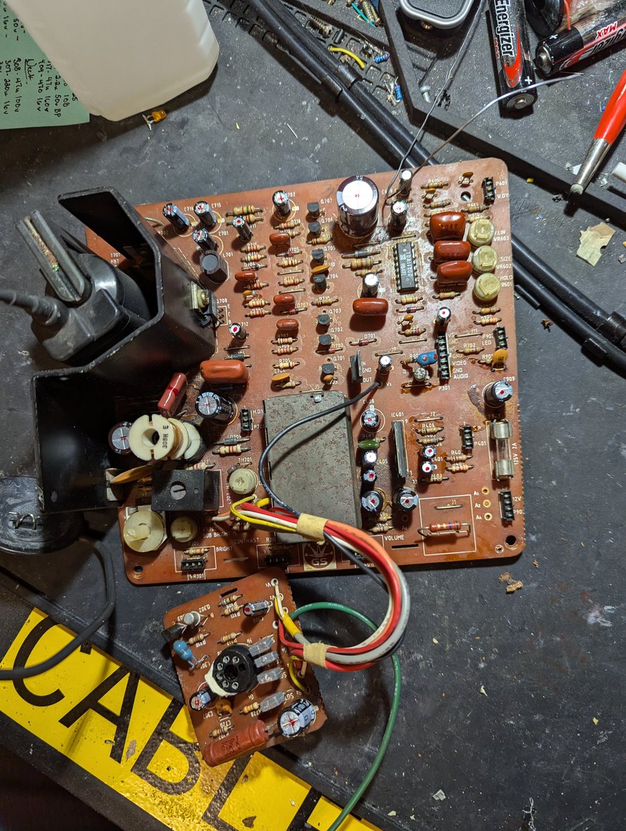 CableBoxMods's tweet photo. Another #CRT saved from the scrap bin. #Atari #SM124 monitor I received a while back. Proprietary video cable was cut off and the original caps looked like they had been through hell. (Channeling my inner @pdqc1971) The inside was rusty, crusty, and oh so musty!🤣But lives again https://t.co/oLevAoicUz