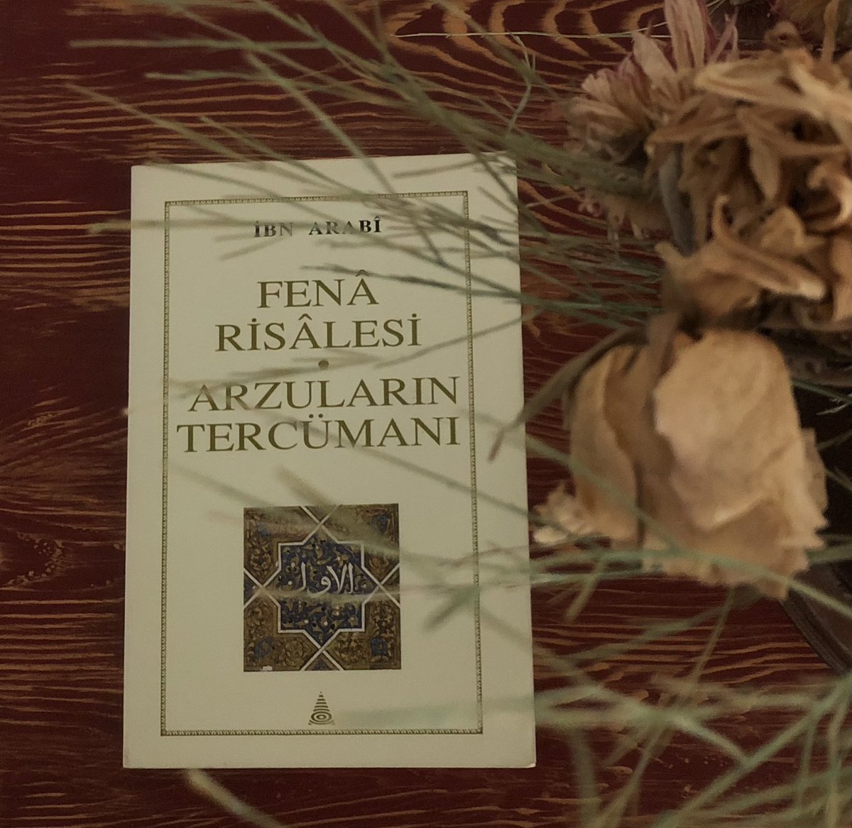 kubrayldrm_'s tweet photo. Kul Allah’a yakınlaştıkça perdeler kalkar,gizli olan keşfedilir ve düğüm çözülür. Böylece Birlik Hakikatine erişmek için himmetler birleşir. Tek bir himmetten saf hakikatler doğar. Varlık bütün yönleriyle yalnızca “O”na doğru yol alır. Her şey yalnızca “O”dur.Kul bilmese dahi… https://t.co/pKpJkQDSFp