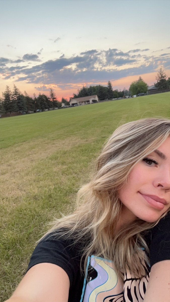 Miahrellim's tweet photo. August but an hours difference 🖤 #montana https://t.co/NdssoR1rzc