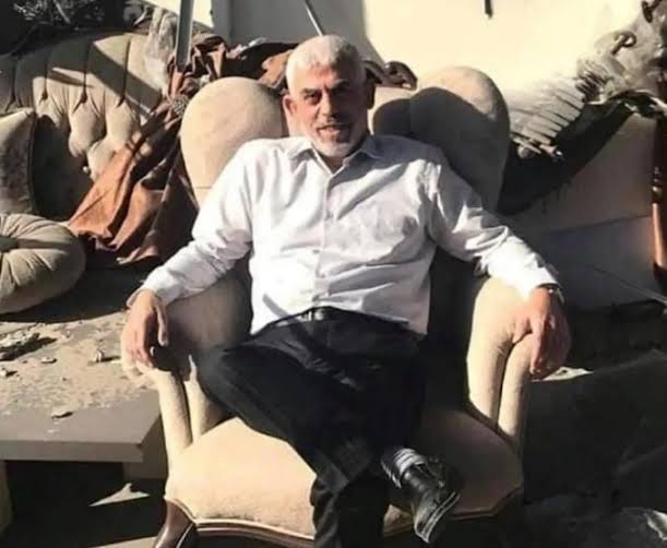 halilislek's tweet photo. -Neden korkacakmışız? Be adam!
-Allah'a yemin ederim ki, İzzet ve şerefle geçen bir dakikalık hayat, işgal askerlerinin postalları altındaki bin senelik hayattan daha iyidir.!"
Yahya Sinvar
Yeni Kumandan hayırlı olsun... https://t.co/CLE067Vc8D