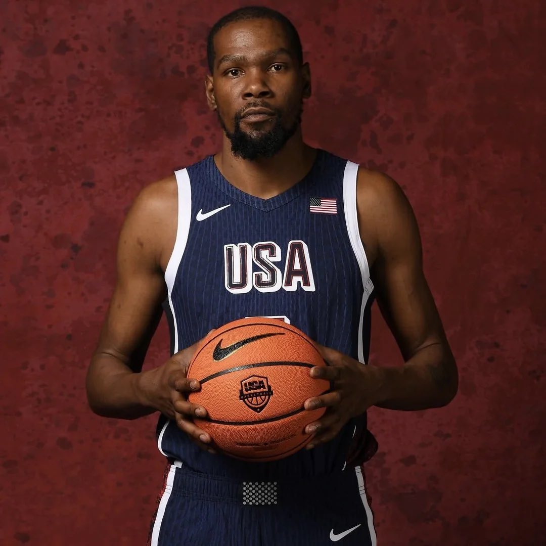 LegionHoops's tweet image. BREAKING: Kevin Durant is the United States’ leading scorer in Olympics history (Men’s and Women’s)

🐐🇺🇸