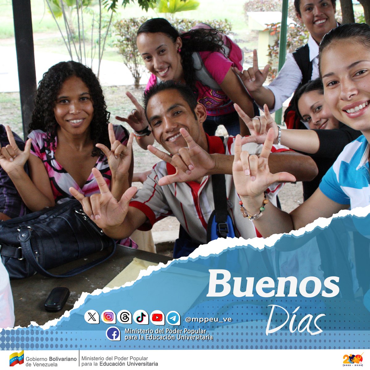 🇻🇪 Feliz martes para todos.   

El futuro de Venezuela se prepara para seguir fortificando los cimientos de la patria que construyó Bolívar.

#UniversitariosConElGalloPinto