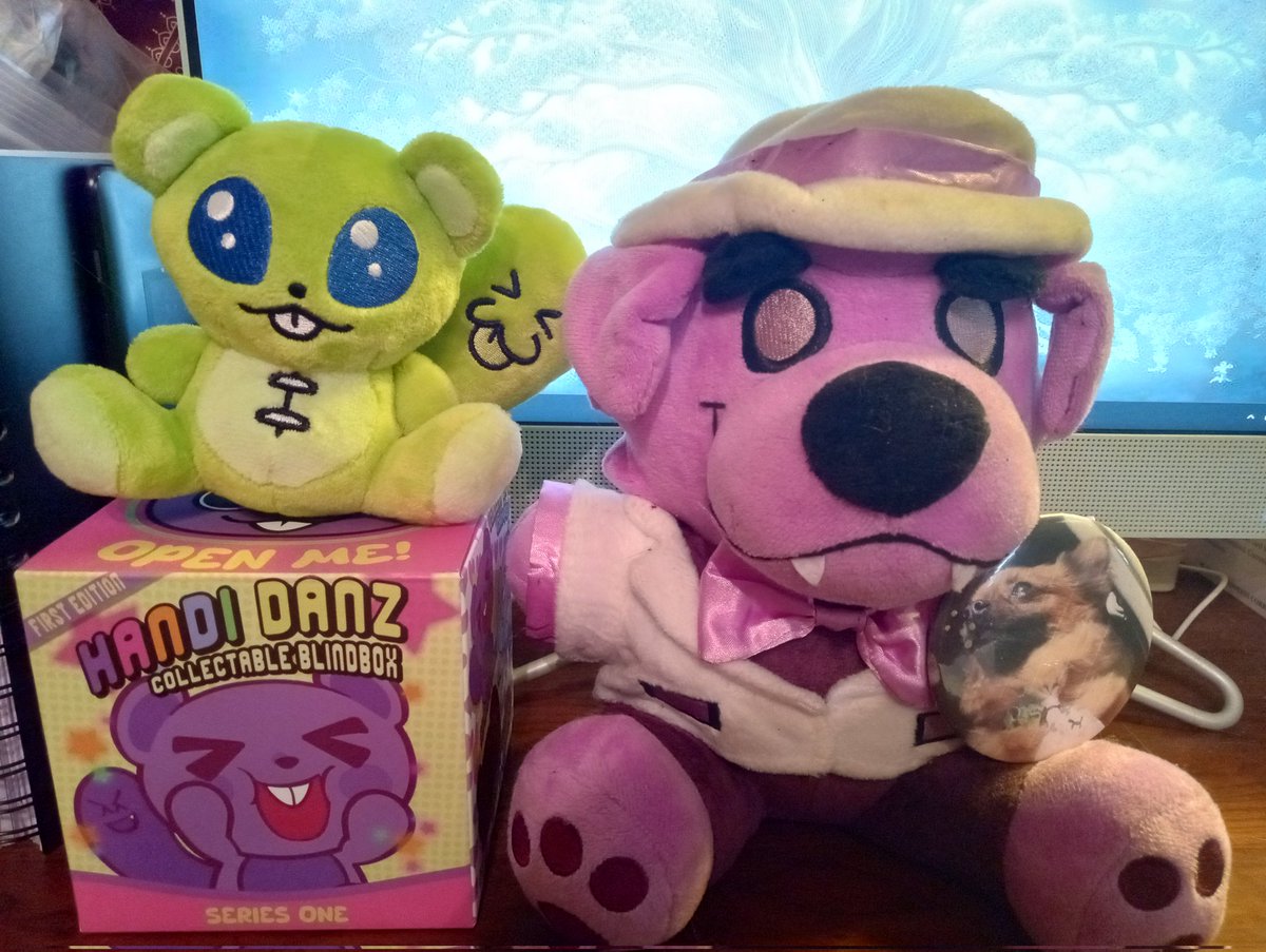 Endd_is_Deadd's tweet photo. Guess who just showed up🗣️🗣️‼️ [ignore the pin of my dog🙏]

#handidanz @uhyeahbruv @HandiDanz https://t.co/z2BONqcaSq