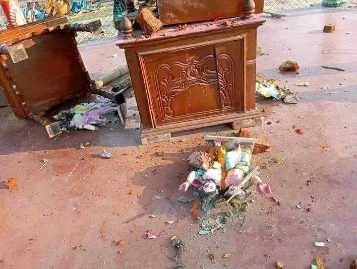 anuproymridul's tweet photo. I'm a Bangladeshi Hindu. My brothers are being killed, my sisters face rape and kidnapping, and our temples are destroyed. The world must act now.

#SaveBangladeshiHindus
#SaveBangladeshiHindu
#SaveBangladeshiTemples
#SaveBangladeshiTemple
#BangladeshiHindusMatter https://t.co/n2sc0R7t1Q