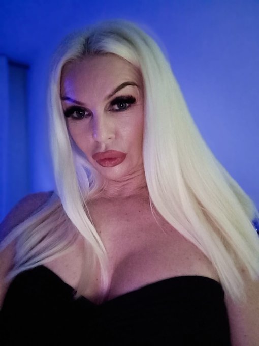 La bellissima Natasha Cool e pronta💣💣💣 questa sera alle 23.00 💦💣🌶vi aspetta numerosissimi su 🔞https://t