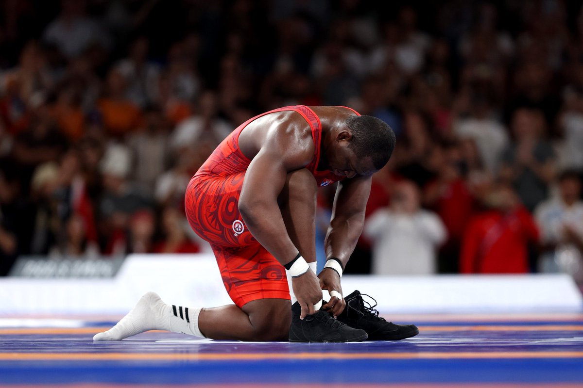 MMArena_'s tweet photo. Pekin 2008 🥇
Londres 2012 🥇
Rio 2016 🥇
Tokyo 2020 🥇
Paris 2024 🥇

Après être devenu le premier athlète de l’histoire des JO à remporter une médaille d’or 🥇en 5 jeux en individuel,

Mijain LOPEZ 🇨🇺 pose ses chaussures et annonce sa retraite à 41 ans.

Légende.

#Paris2024 https://t.co/XeW2aGM0bS