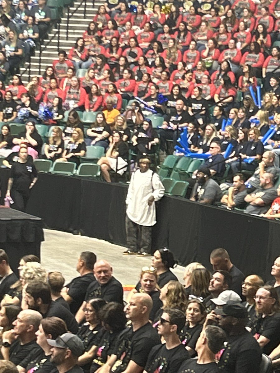 sher_miles's tweet photo. Wow! What an amazing day. Meeting with other AP’s in @TheColonyHS feeder pattern and then convocation with all of @LewisvilleISD being encouraged and inspired by @docspeaks Dr. Adolph Brown. #blessedAP #collaboration #dontjudgemyentrance https://t.co/xSePxZjyzK