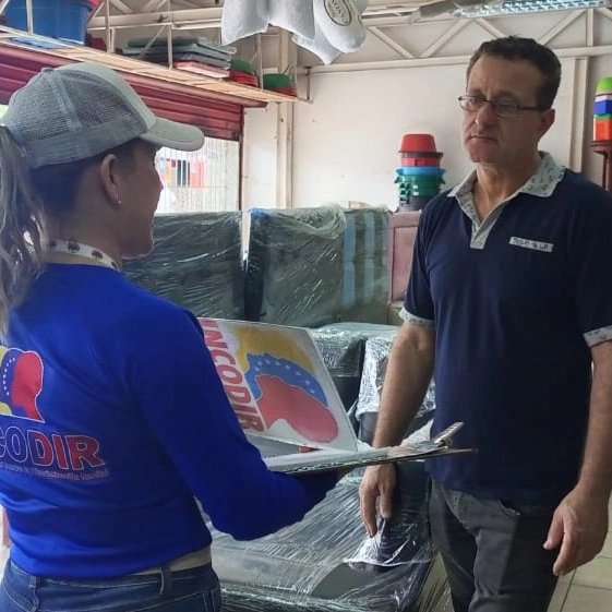 #Ago|| Por instrucciones del profesor Jesús Escobar. El INCODIR del edo Cojedes, realizó supervisión a establecimientos comerciales en Tinaquillo con el fin de dar importancia  a la colocación del cartel sobre el Art. 8 de la Ley Orgánica contra la Discriminación Racial.