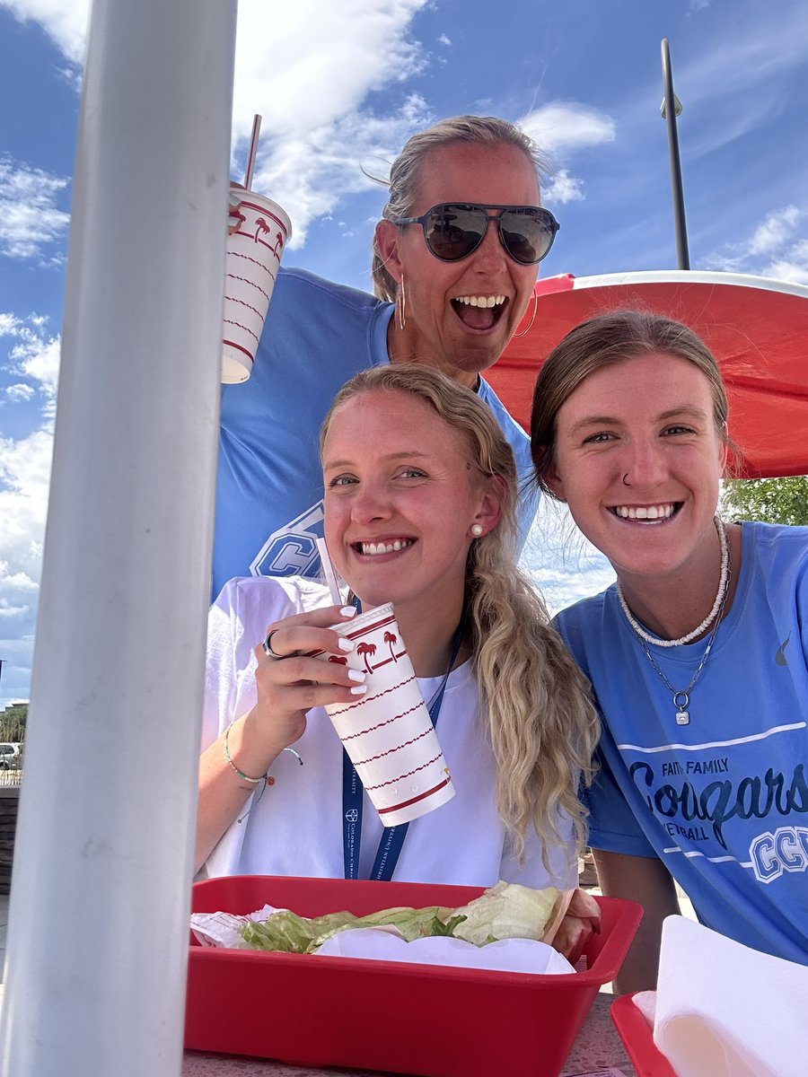 When we have our first <a href="/ccu_wbb/">CCU Womens Basketball</a> meeting, we might as well do lunch <a href="/innoutburger_/">ᶠᵃⁿ In-N-Out Burger</a> 💙💛🐾 #faithfamilybasketball