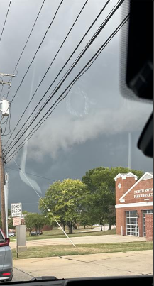 KaitlynGoodrich's tweet photo. @nebojsav77 @MaxVelocityWX i just asked if its the reflection because my sister sent me a similar photo but it ended up being her interior of her car reflecting - in royalton not parma for location reference https://t.co/kyeTSXuKSB