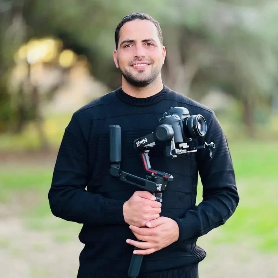 FurkanGozukara's tweet photo. The Israeli army kills photojournalist Mohammed Issa Abu Saada east of Khan Younis. https://t.co/hpOZwf93Qx