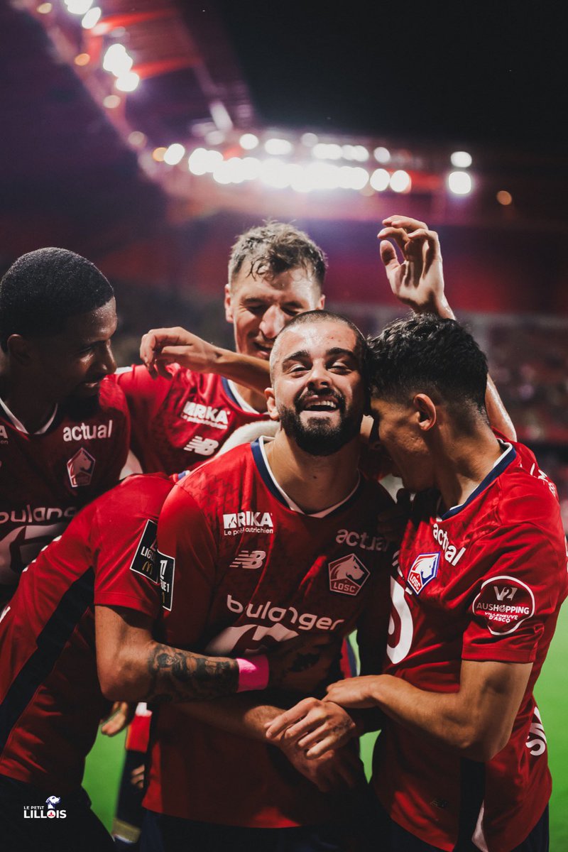 LePetitLillois's tweet photo. 📸 La 𝗝𝗢𝗜𝗘 des Dogues sur le but d’𝗘𝗱𝗼𝗻 𝗭𝗵𝗲𝗴𝗿𝗼𝘃𝗮… 😍 Et c’est cadeau ! 🎁 #LOSCFSK https://t.co/Dp6BjcvEnH