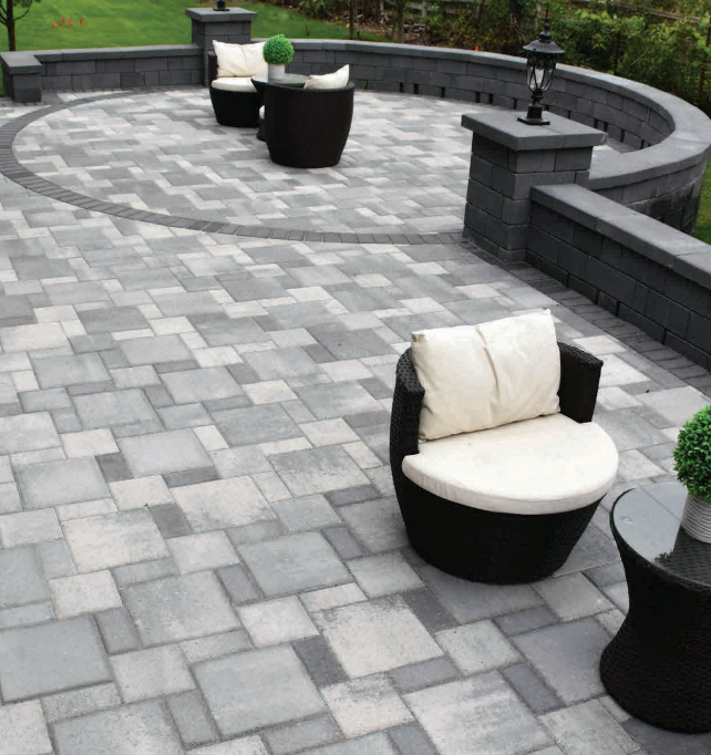 rocksnroots's tweet image. Enjoy the summer on your new patio 😎🏠💥

Shown:  PAVERS: Fendt Holland Series - Sterling Smoke    BORDER PAVERS: Fendt Holland 4x8-Slate WALLSTONES: Stonegate-Slate   WALL CAPS: 3x24 Smooth Caps-Slate  #backyardvibes #landscape #brick #pavers   #wallstone #steps #patio