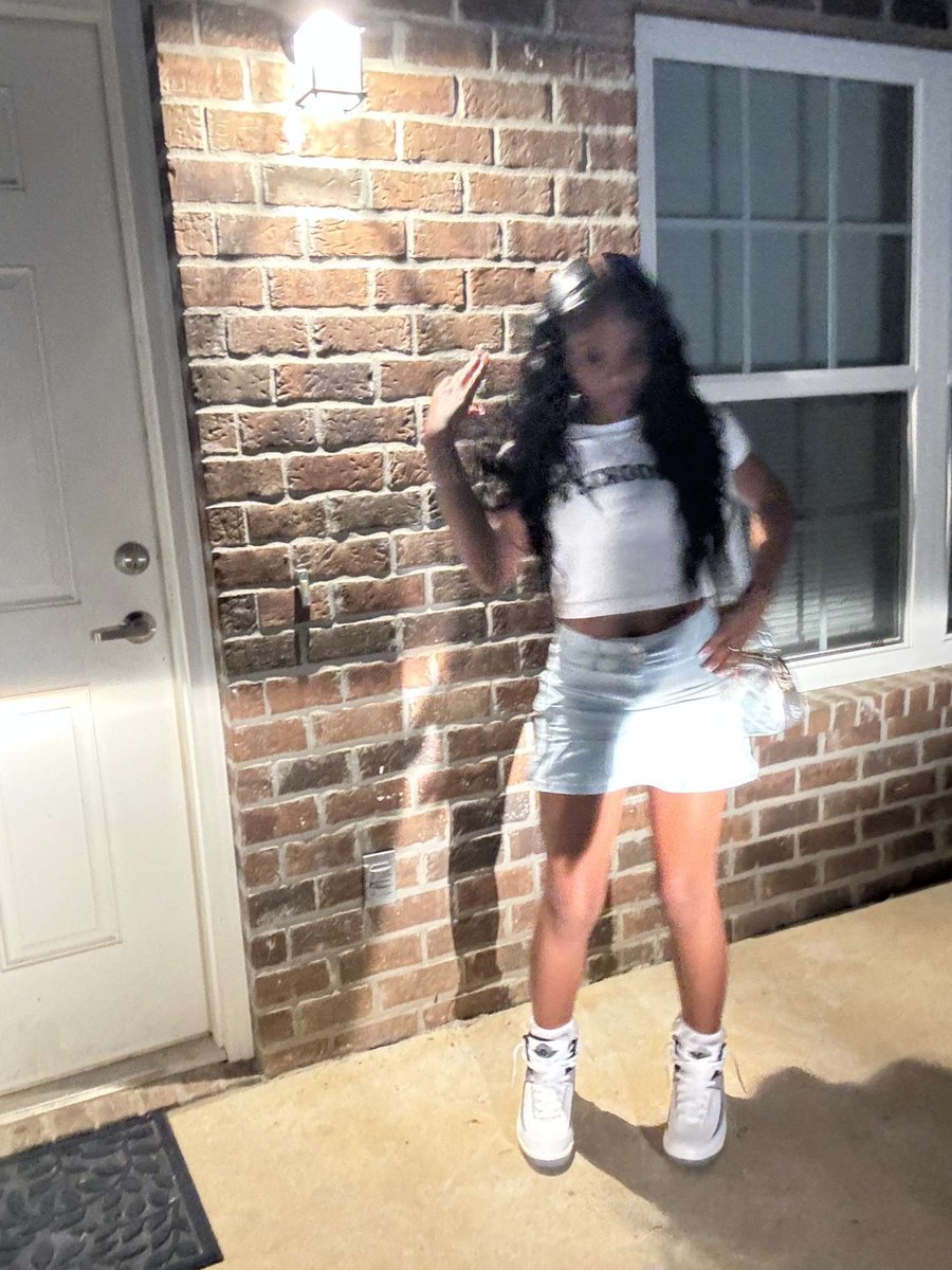 nicole1013632's tweet image. 😘😘😘💗 #flyshit #prettygirl