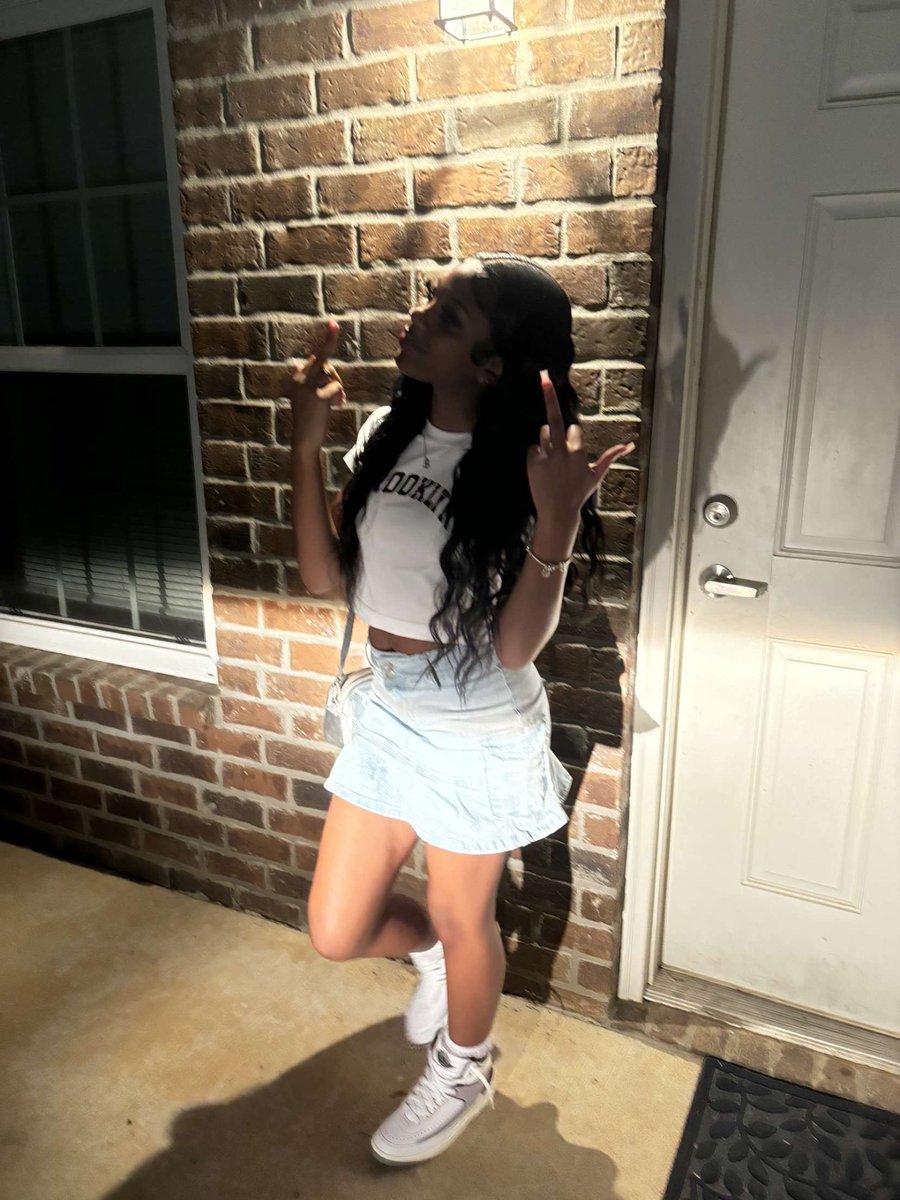 nicole1013632's tweet image. 😘😘😘💗 #flyshit #prettygirl