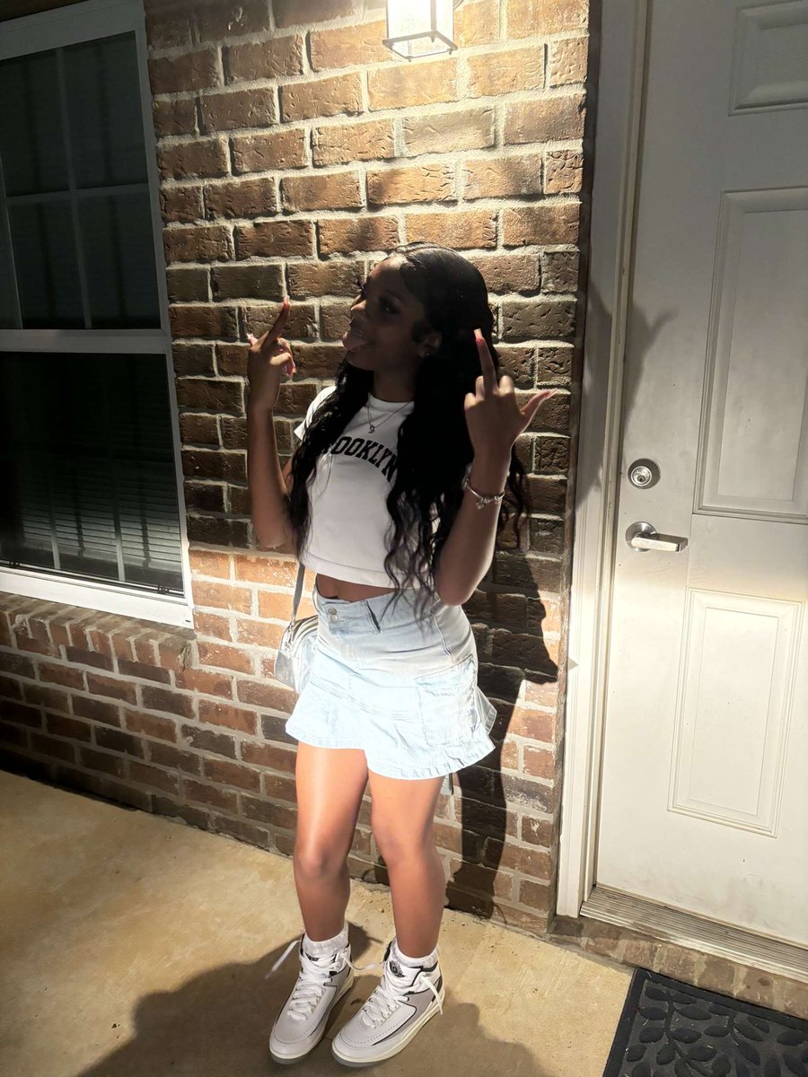 nicole1013632's tweet image. 😘😘😘💗 #flyshit #prettygirl