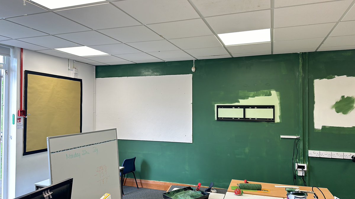 MrsHyear5's tweet photo. Defo taking shape, crisp white walls and a splash of ASB green and ivy to soften the edges.  Tomorrow’s job - getting it to look like a classroom again! #teamasb @all_cofe #wifeandmother #summerholidays #primaryclassrooms #gettingreadytolearn https://t.co/sm9uD3Ig4E