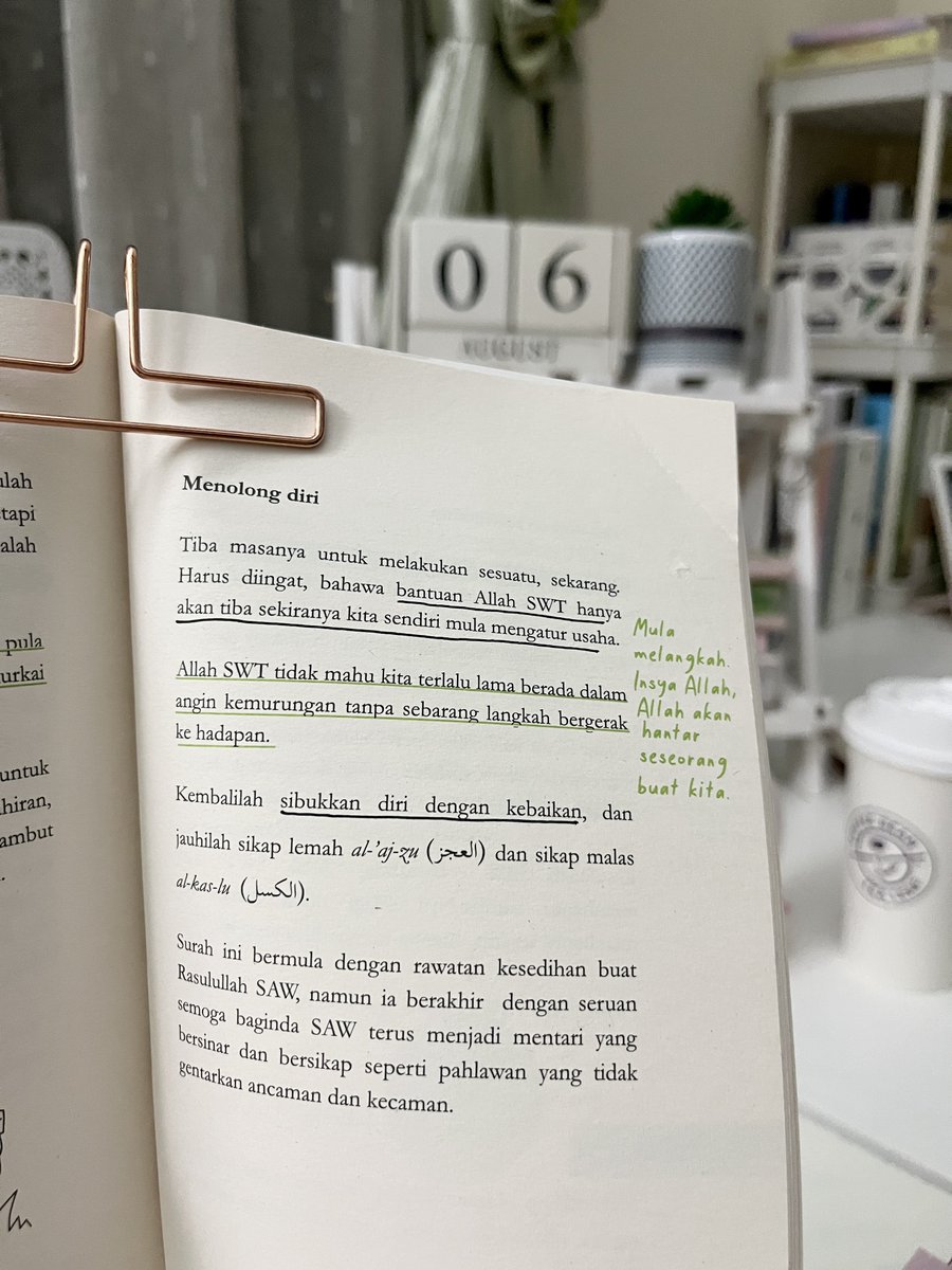 sajidareads's tweet image. 2 cara utk keluar dari kesulitan, berdasarkan surah Ad Dhuha.

1) bergerak, iaitu berusaha selesaikan masalah yang dihadapi. Sibukkan diri dgn kebaikan &amp;amp; bukan sekadar menanti kesulitan berakhir. 

2) bantu orang lain, kerana itu salah satu cara menjemput bantuan Tuhan buat kita.