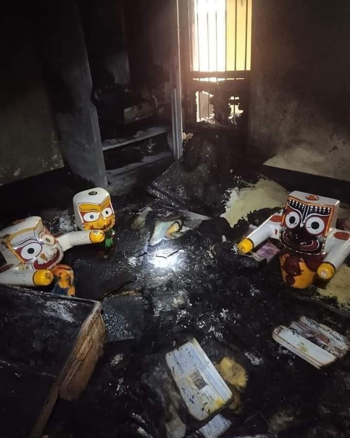 RowdraS23's tweet photo. ▪️ ISKCON Temple, Meherpur Bangladesh Jagannath. The Hindus of Bangladesh are constantly being attacked. 

#SaveBangladeshHindu
#WeWantJusticeRightNow 
#SaveHinduTemples 
#UnitedNations 
#unitedkingdom 
#indiangovernment   
#worldhinducomunity 
#NarendraModi 
#YogiAdityanath https://t.co/gPrBsBaLVg