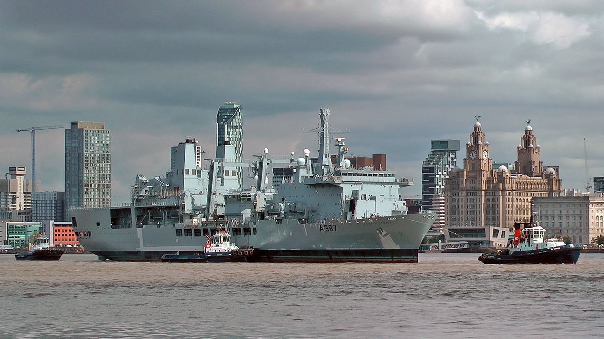 mersey_shipping's tweet photo. Video of RFA Fort Victoria (A387) crossing the River Mersey earlier today and entering Cammell Laird Shipyard.#rfa #fortvictoria #rivermersey #liverpool 
Tugs Serviceman, VB Donau, Phoenix and Sandon assisted her in the move. 
VIDEO:- https://t.co/cpmooUMHjc https://t.co/RNCJdr117k