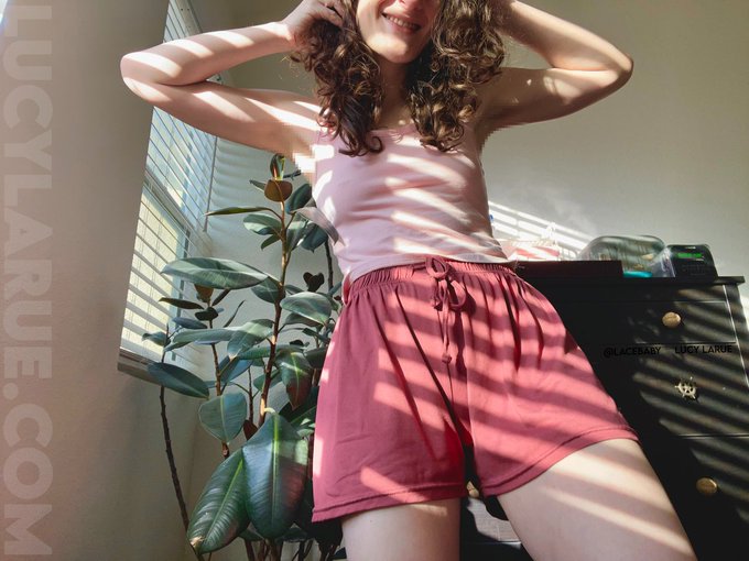I pulled my shorts up my asscrack 4 u pls respond https://t.co/V4cKn7bP3k