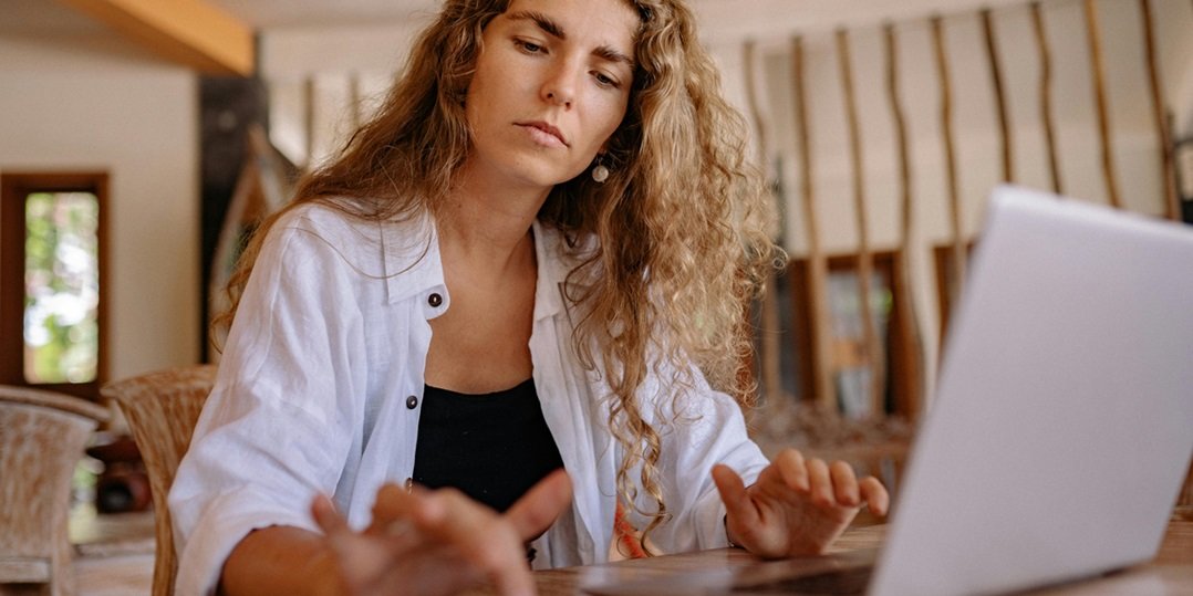 La segunda semana de agosto es la más tranquila del año 🌞 Ideal para buscar proveedor para tu asamblea de otoño 🍂 o para esas elecciones sindicales 🗳️ que tienes a la vuelta de la esquina. En este post aprenderás en qué aspectos fijarte: kuorum.org/post/voto-elec…