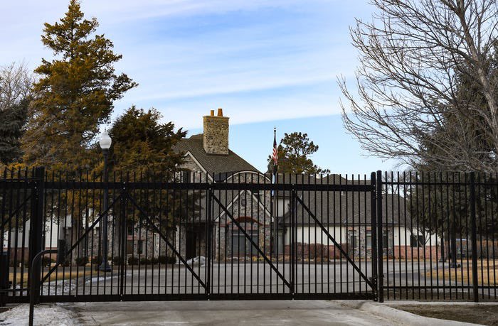 JenHyk's tweet photo. Fence outside MN Governor’s mansion, where VP pick @Tim_Walz lives — vs fence @KristiNoem demanded be built with taxpayer money outside SD Governor’s mansion. https://t.co/XCrKNiod7C