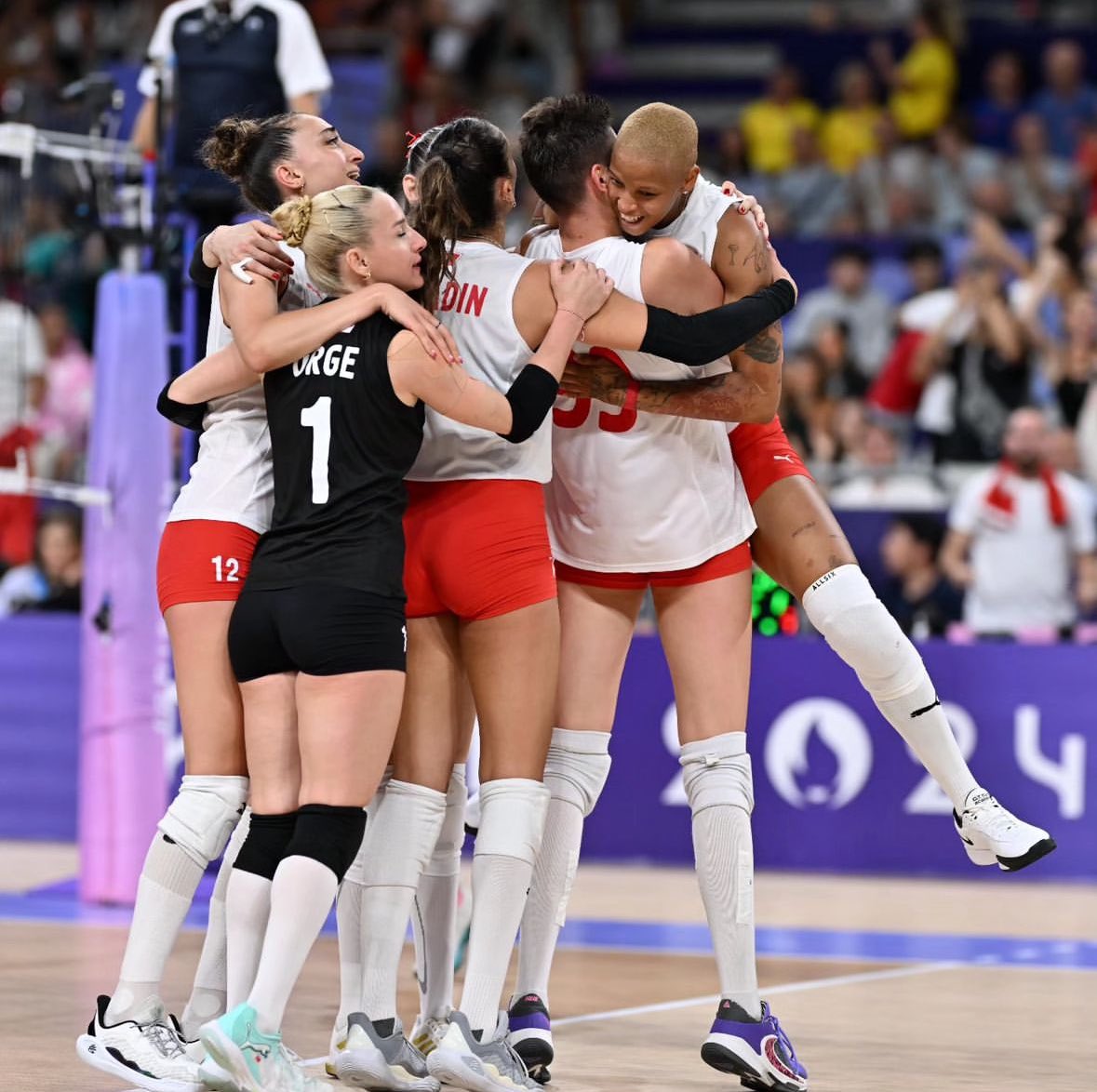 Tebrikler bizim kızlar!

#paris2024