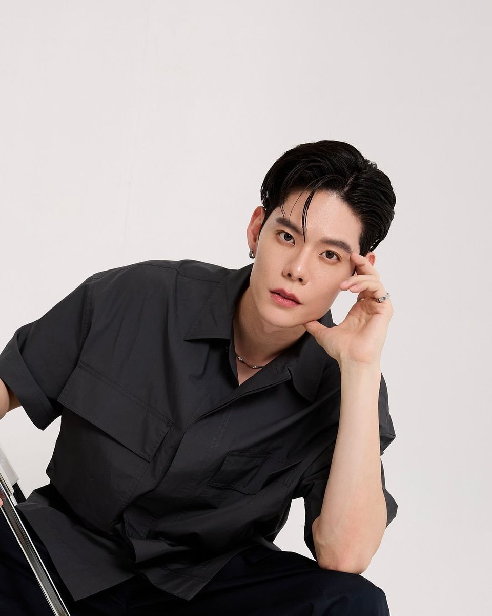 Raikantopinido's tweet photo. #NodtedNutthasid vía IG en su canal informó que esta en conversaciones para un nuevo proyecto.
Hasta ahora solo hemos visto su participación en #KinnPorscheTheseries como guardaespaldas.
¿Qué creen que será? ¡Estamos ansiosos por saber más!
#NODTIFIED #Nodted https://t.co/L5sFnRCvJh