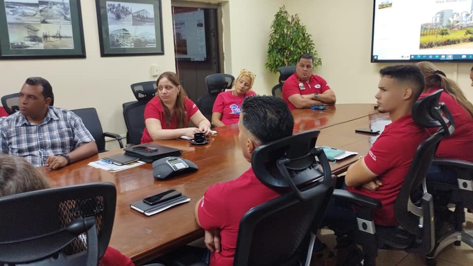 MoaNickel1994's tweet photo. Esta mañana recibimos a Alexei Mejías Céspedes para realizar entrega  del cargo de I Secretario del PCC en Moa a Yiganis Cuz. 
Yiganis  exhortó a cumplir con los compromisos políticos, trabajar juntos, y mantener el necesario respaldo del níquel a la comunidad. https://t.co/FxmyLqqOfZ