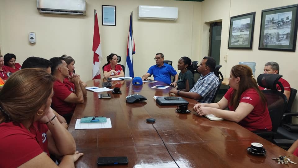 MoaNickel1994's tweet photo. Esta mañana recibimos a Alexei Mejías Céspedes para realizar entrega  del cargo de I Secretario del PCC en Moa a Yiganis Cuz. 
Yiganis  exhortó a cumplir con los compromisos políticos, trabajar juntos, y mantener el necesario respaldo del níquel a la comunidad. https://t.co/FxmyLqqOfZ