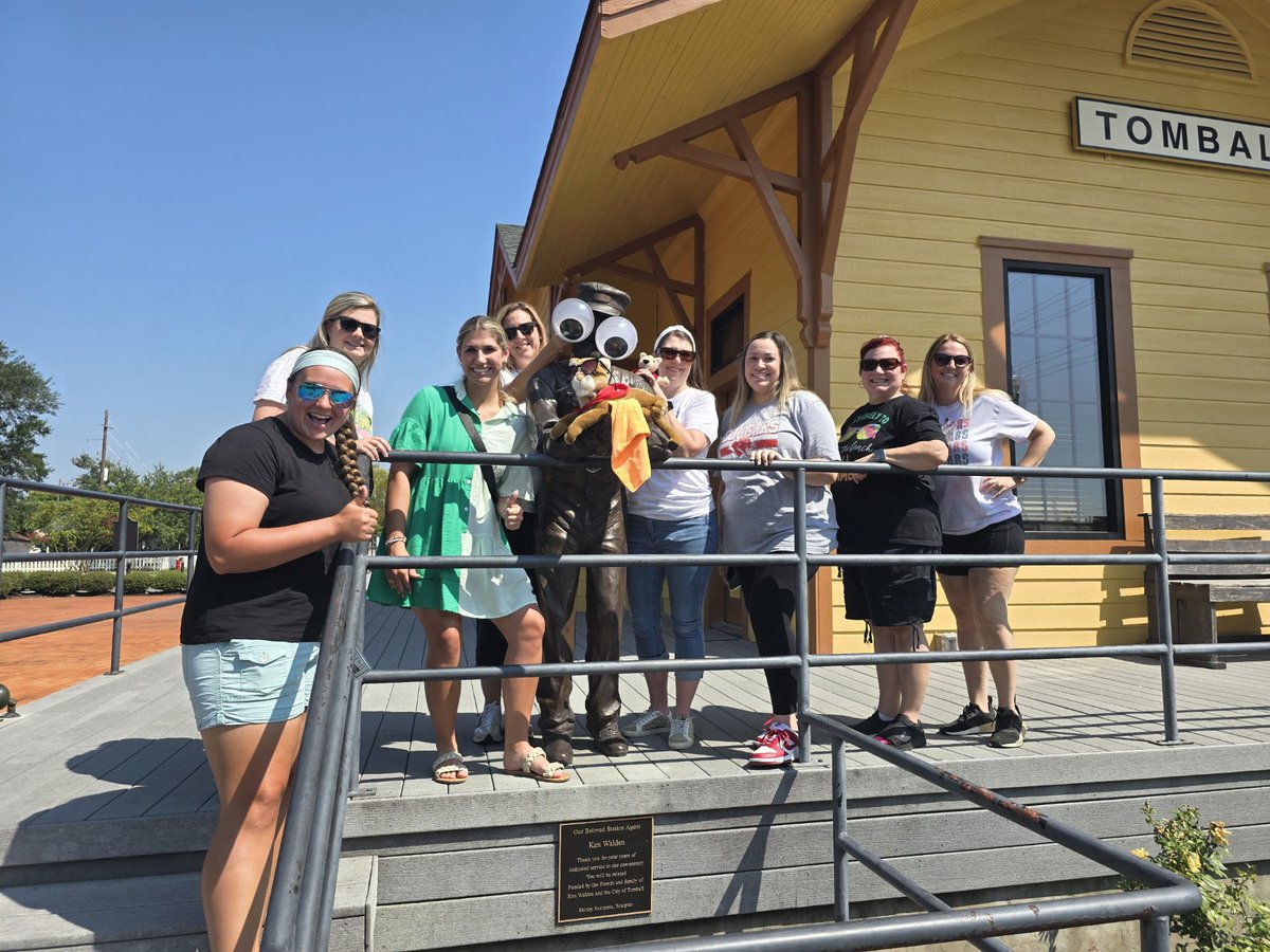 Conducting business the Tomball way! Orange Team <a href="/TISDDPES/">Decker Prairie Elementary</a> #DPEScougarhunt #hometownteam